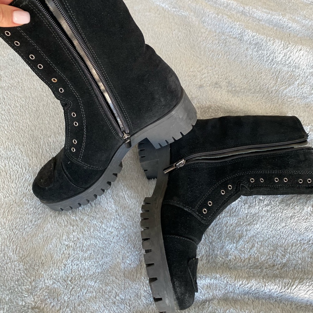 High black suede leather winter boots. 7 size